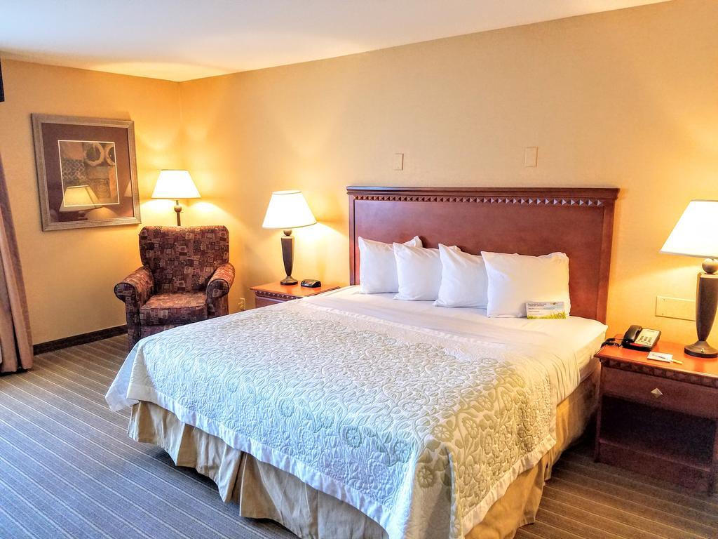 Days By Wyndham / Bradley Intl Airport 2*